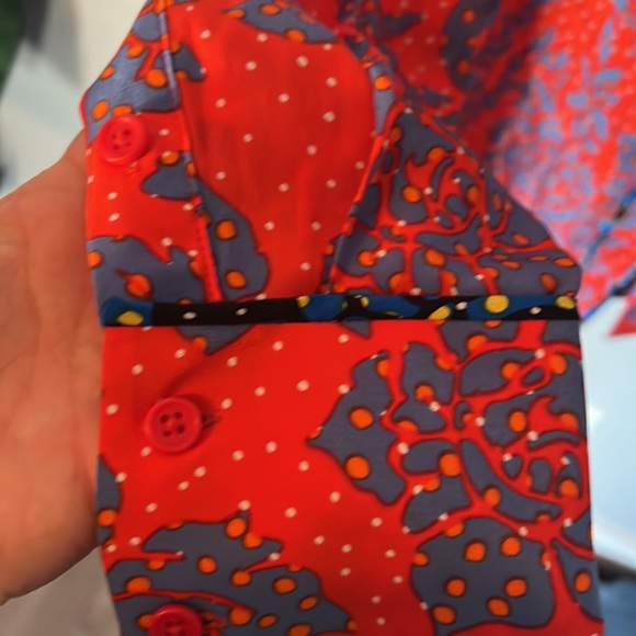 100% Silk DVF Button Down Top - Picture 3 of 4